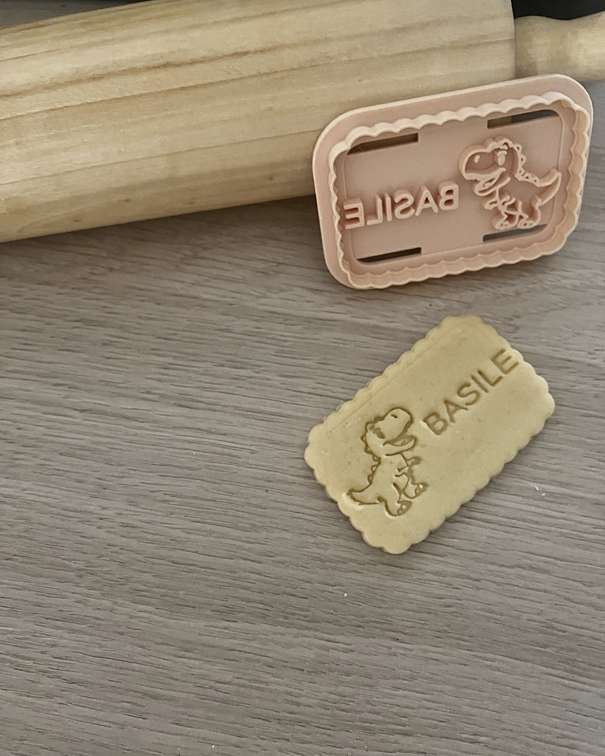 Emporte-pièce rectangle personnalisé Basile et son biscuit