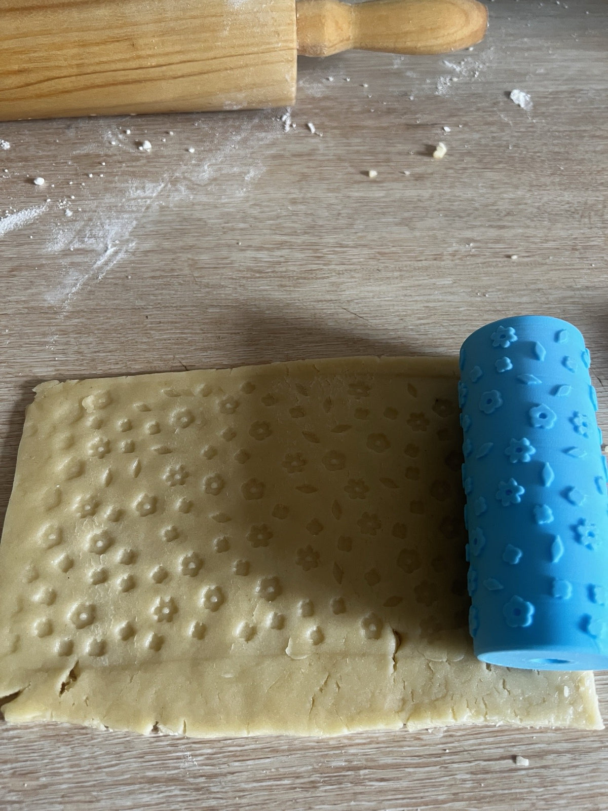 Rouleau à motif Style liberty sur pâte sablée – photo réelle