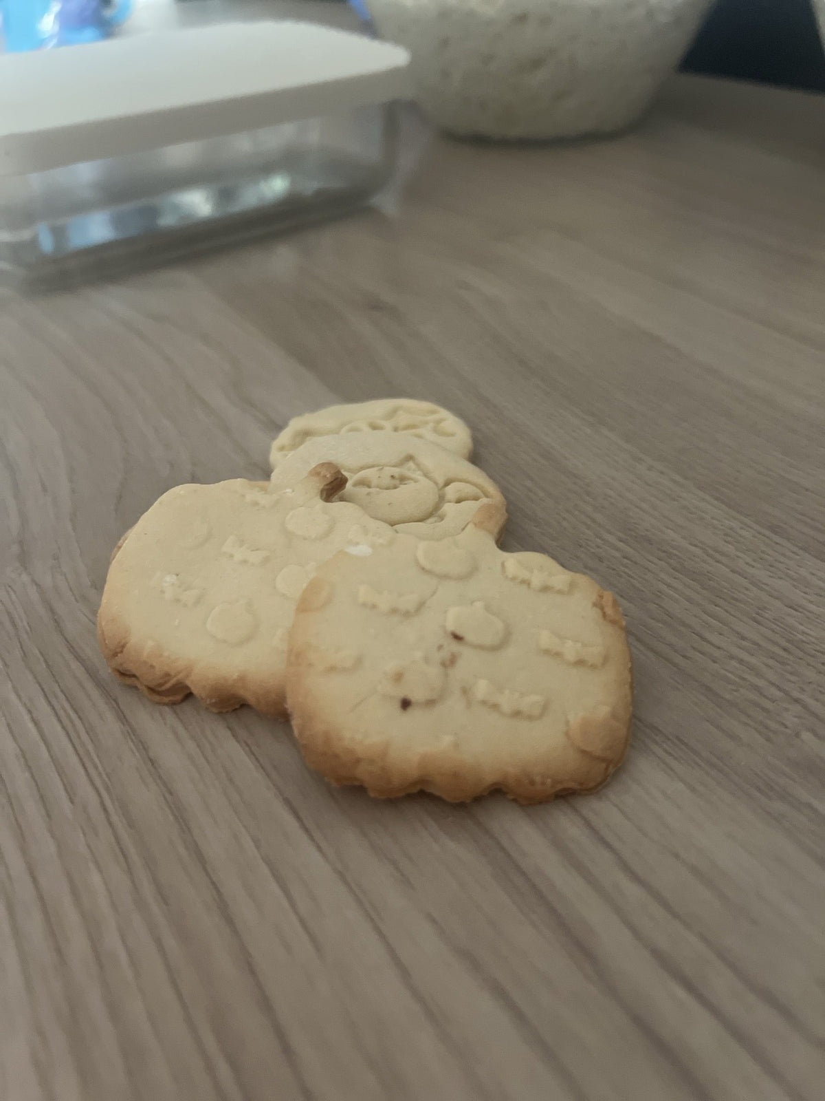 Biscuits Halloween imprimés au rouleau citrouilles et chauves-souris – photo réelle