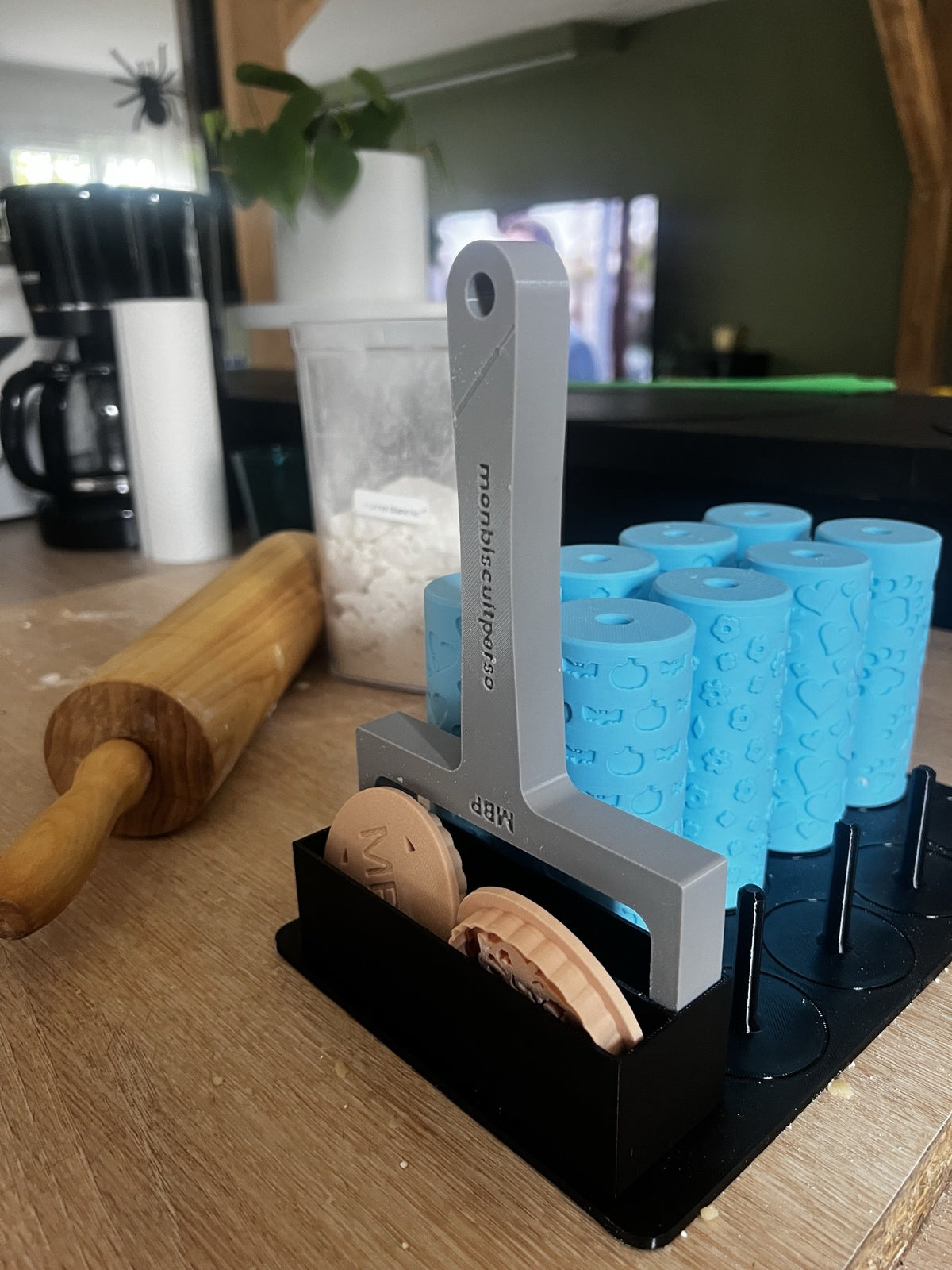 Support de rangement rouleaux et manche MBP – photo réelle
